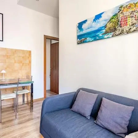Luminoso Con Balcone & Parcheggiofree Apartment