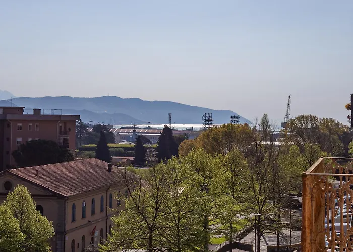 - Parcheggio Gratuito * Λα Σπέτσια